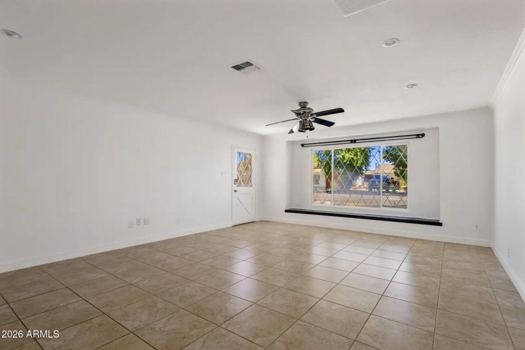 Real Estate Picture 9