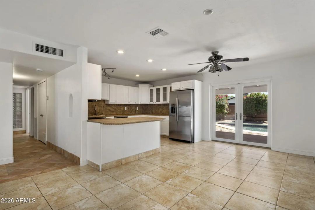 Real Estate Picture 12