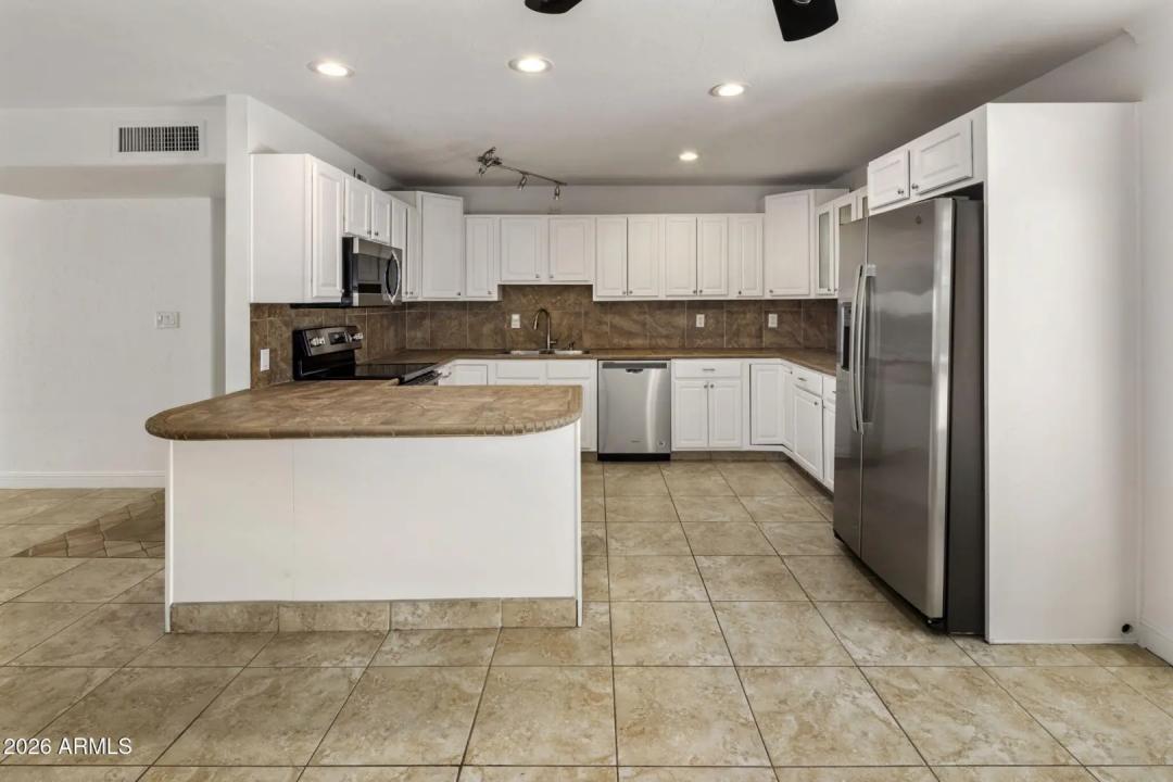 Real Estate Picture 15
