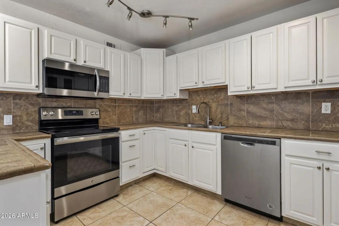 Real Estate Picture 16
