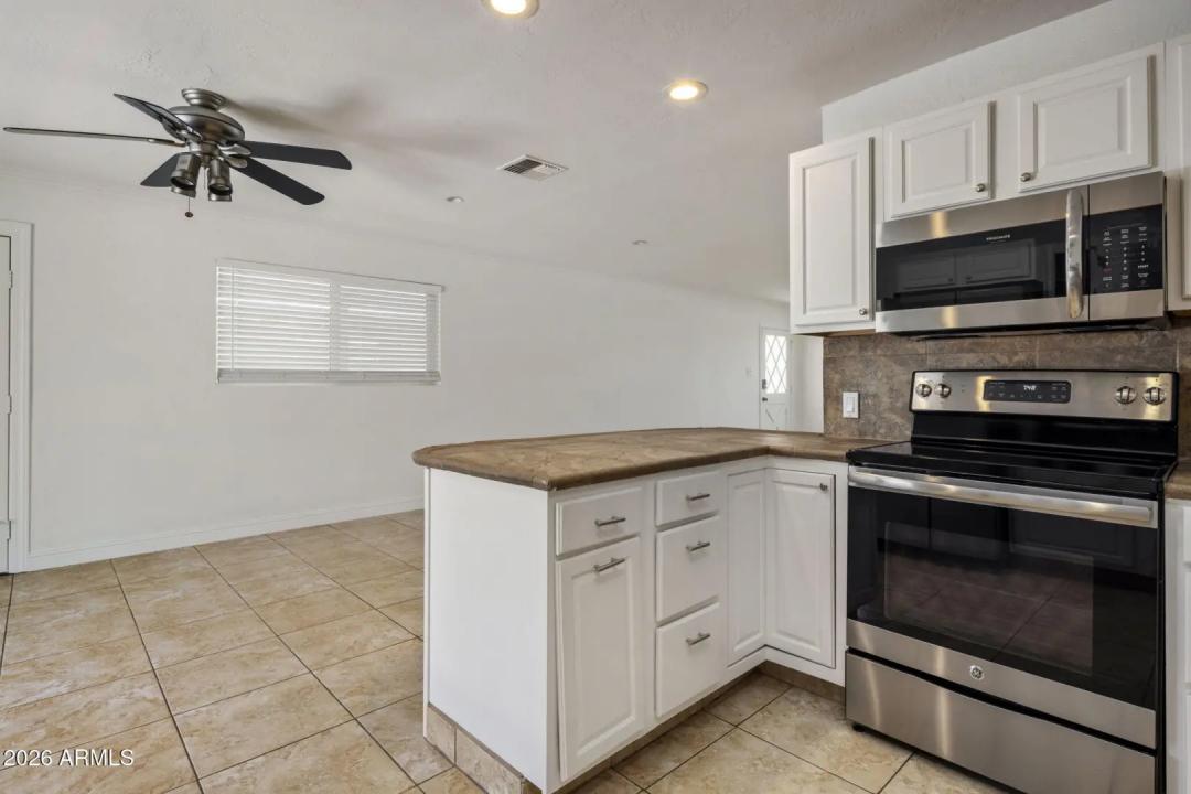 Real Estate Picture 17