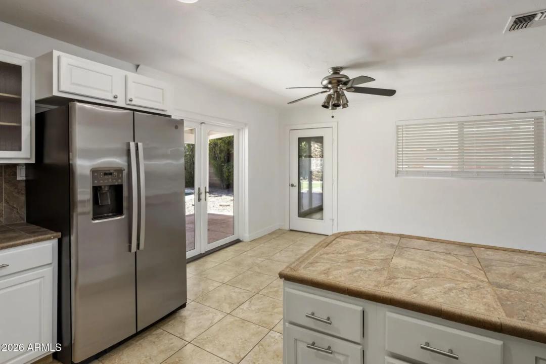 Real Estate Picture 18