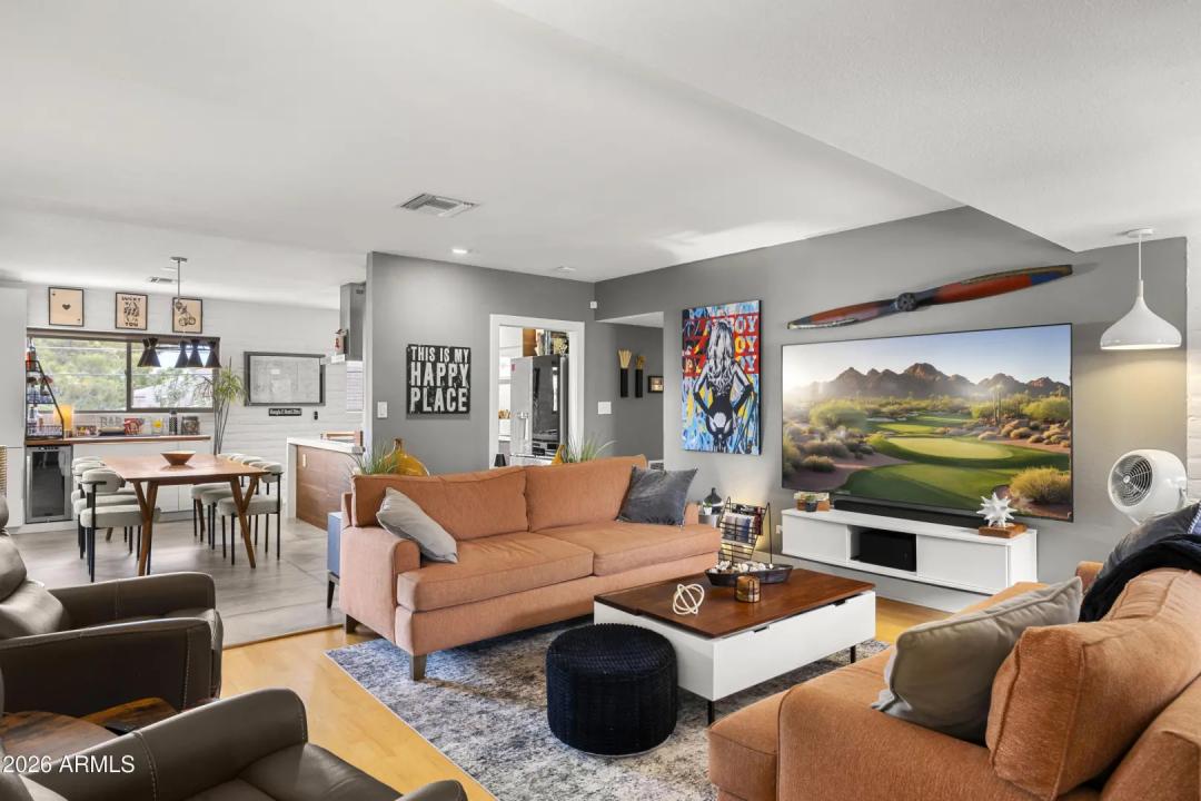 Real Estate Picture 4