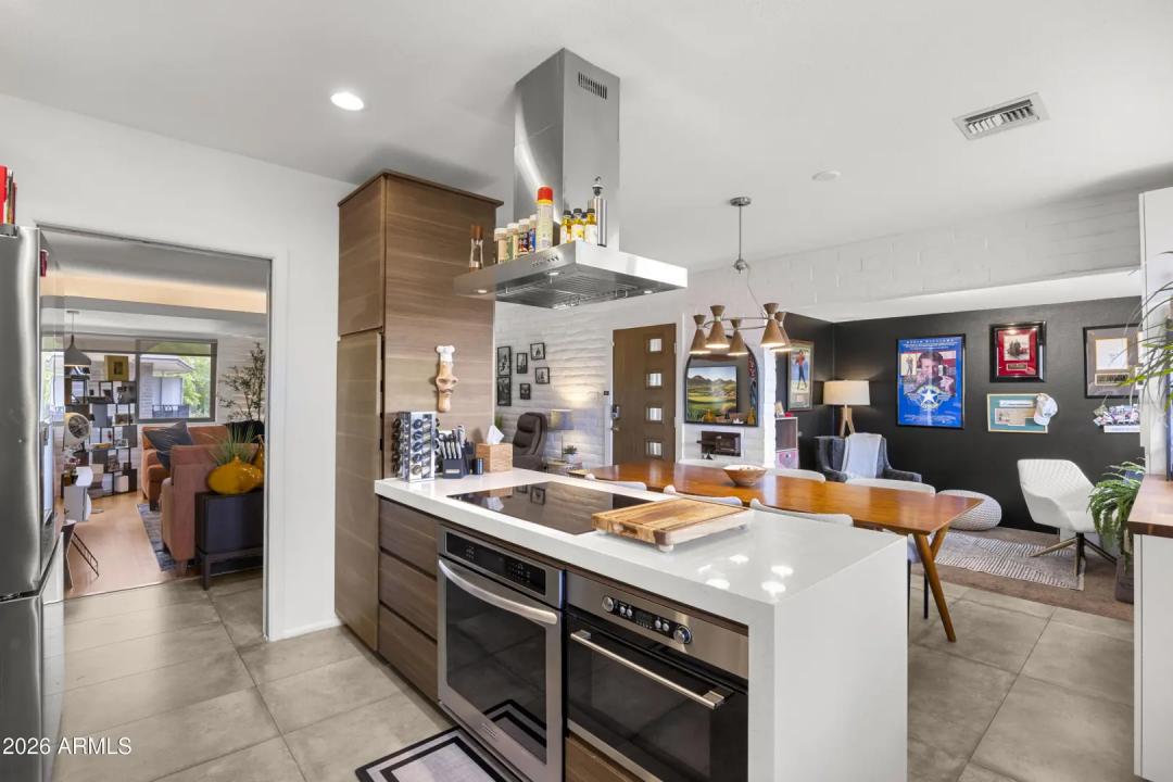 Real Estate Picture 7