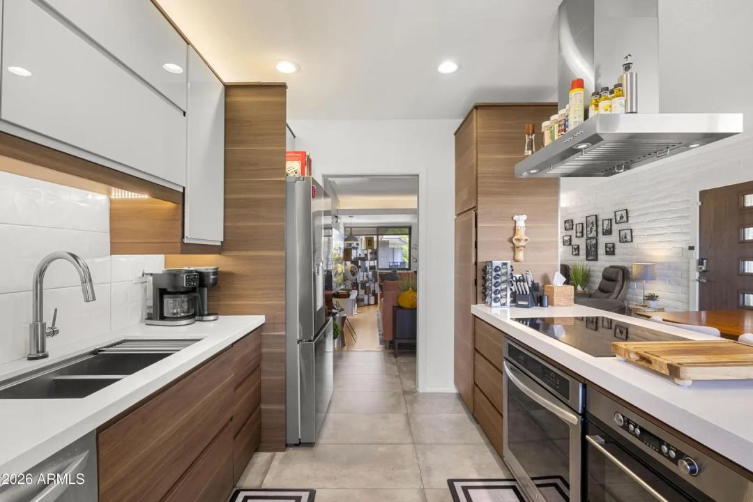 Real Estate Picture 8