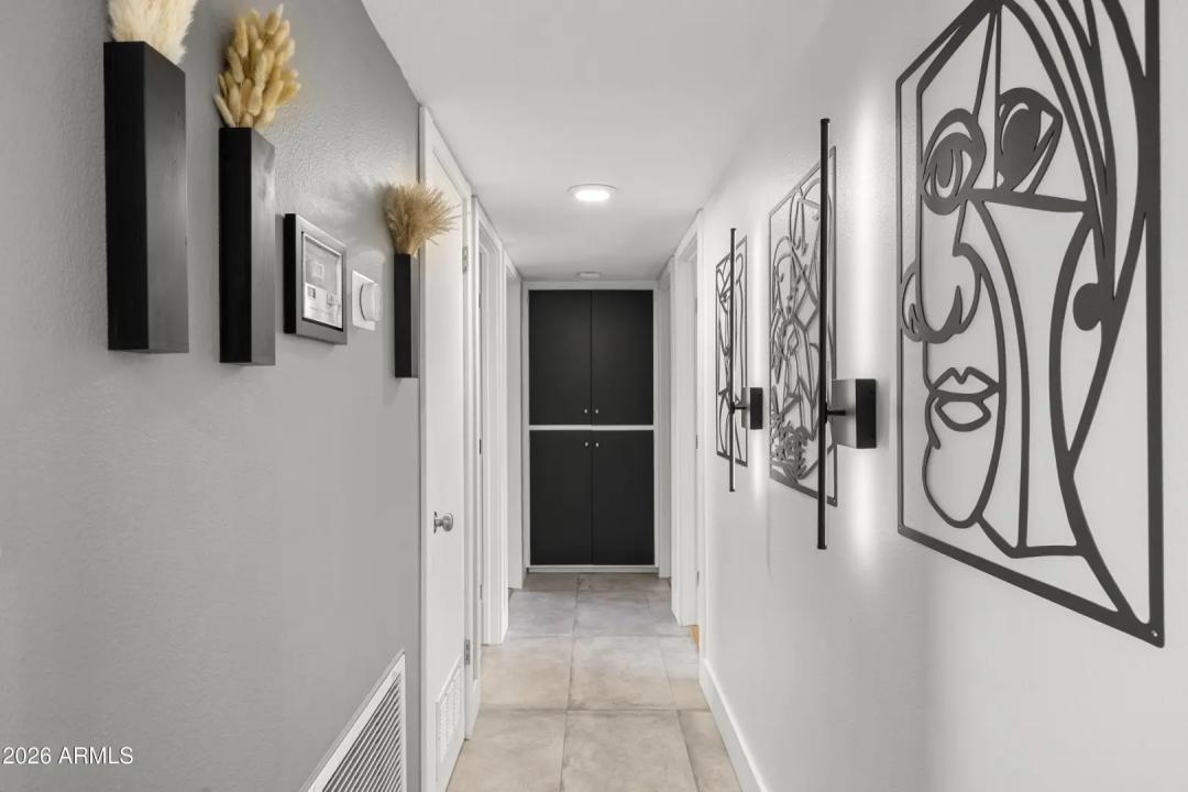 Real Estate Picture 11