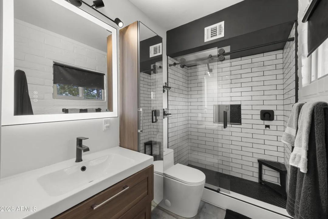 Real Estate Picture 15