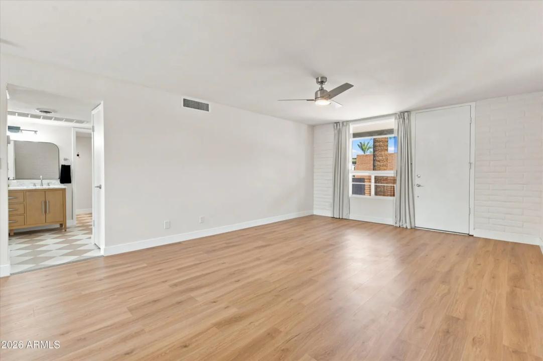Real Estate Picture 9