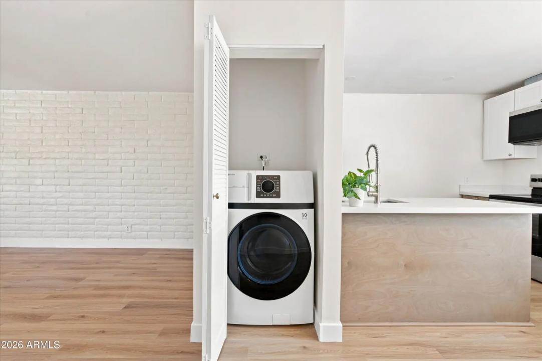 Real Estate Picture 8