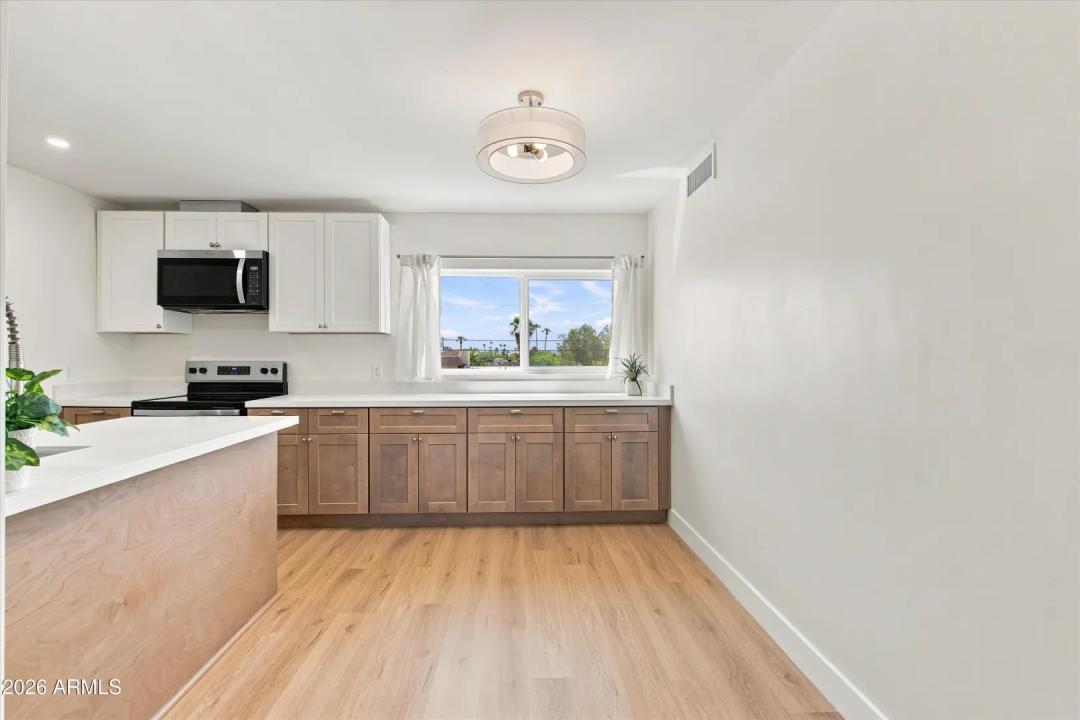 Real Estate Picture 3