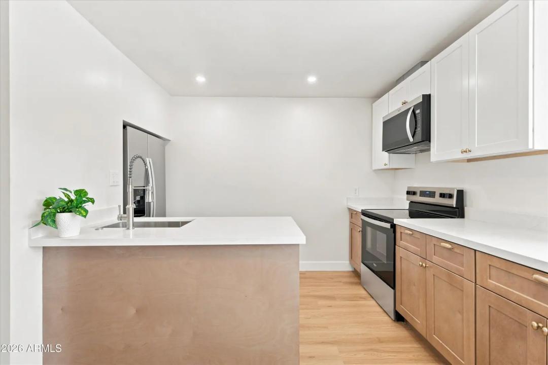 Real Estate Picture 4