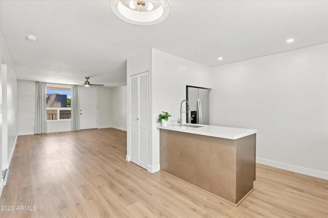 Real Estate Picture 7