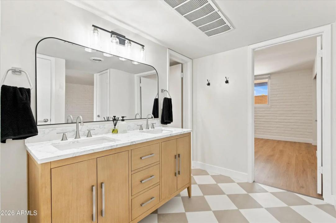 Real Estate Picture 10