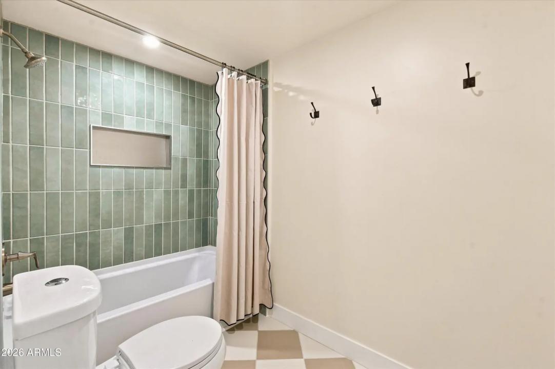 Real Estate Picture 12