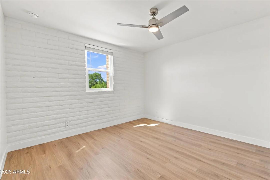 Real Estate Picture 17