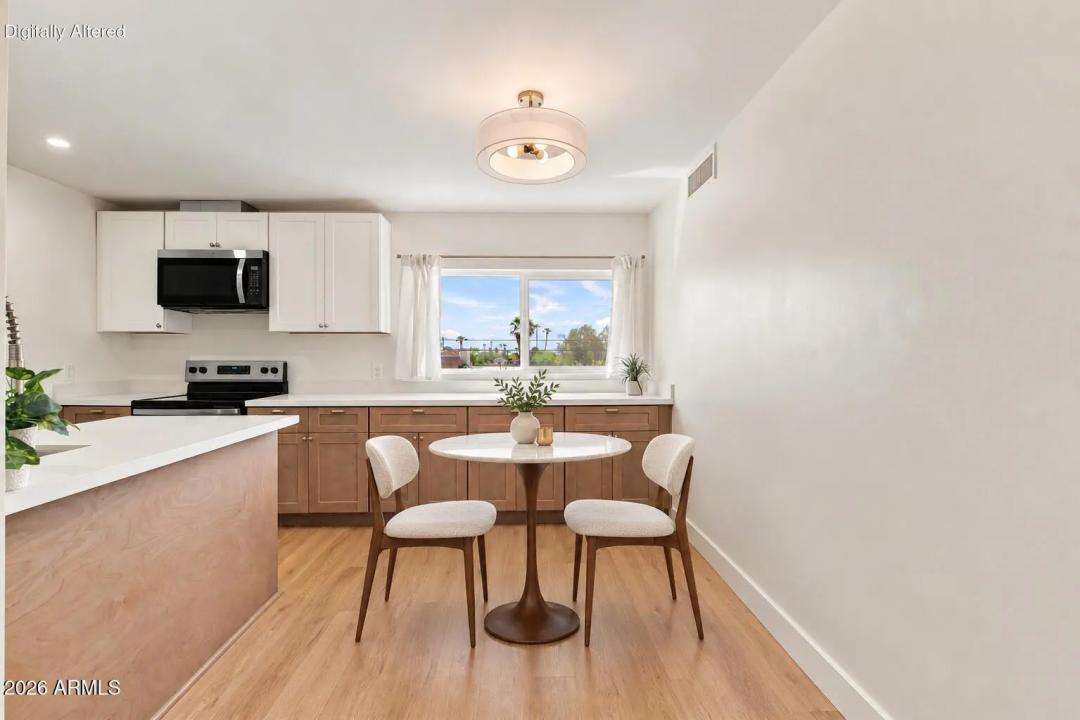 Real Estate Picture 5