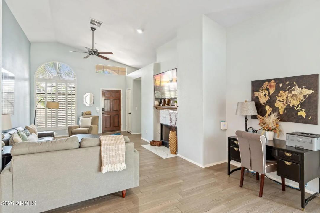 Real Estate Picture 4