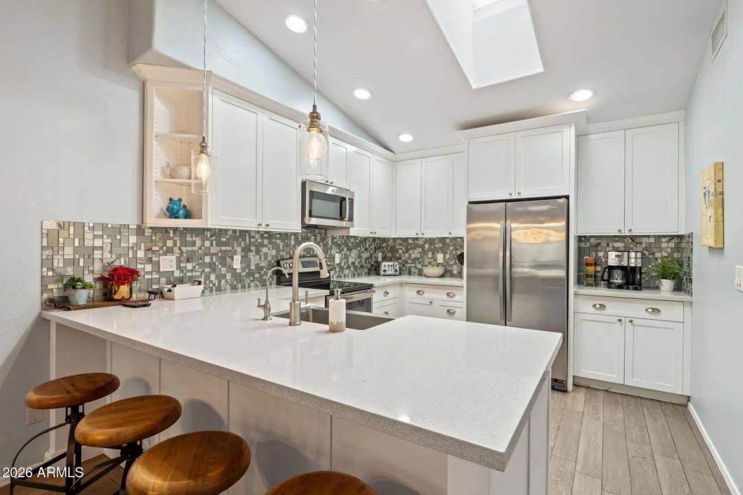 Real Estate Picture 9