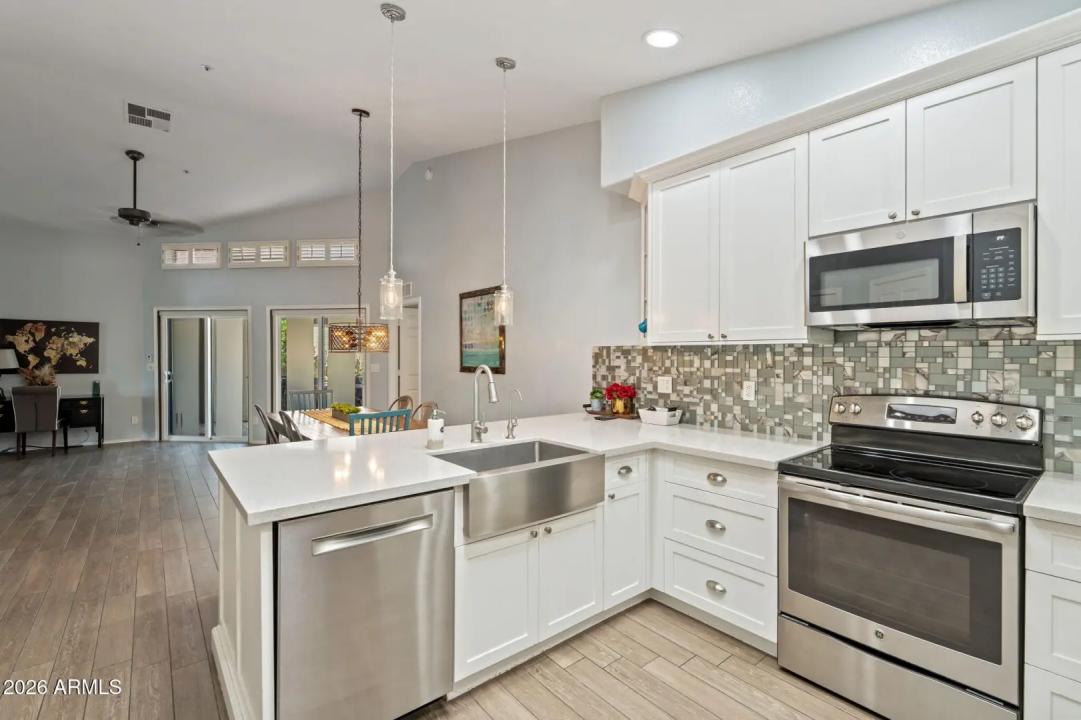 Real Estate Picture 10