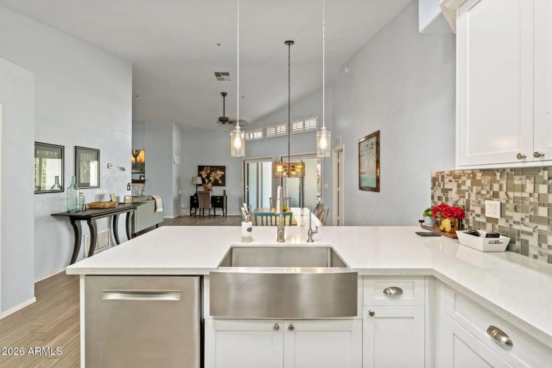 Real Estate Picture 11