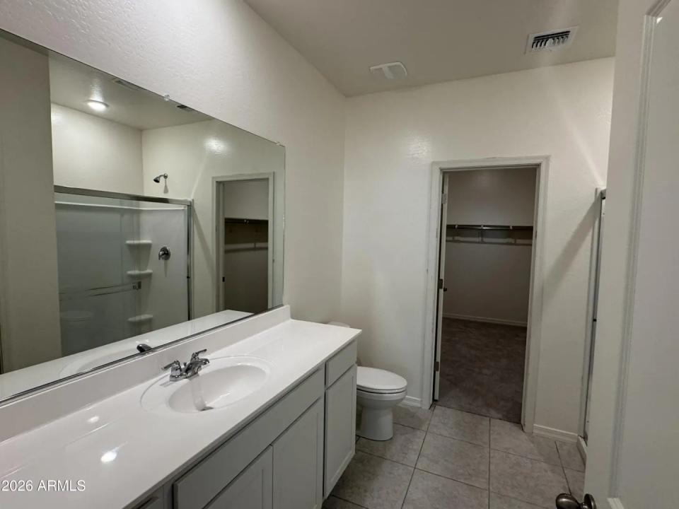 Real Estate Picture 4