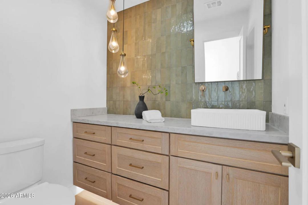 Real Estate Picture 25