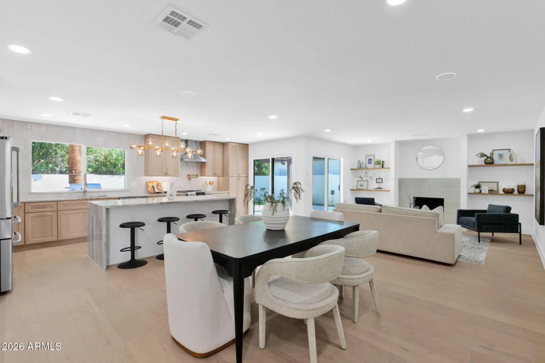 Real Estate Picture 14