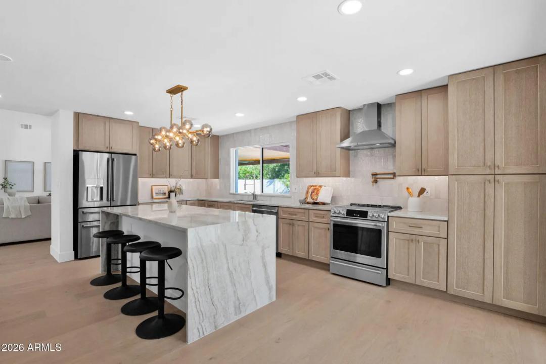 Real Estate Picture 17