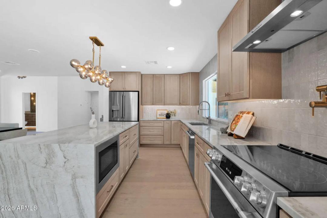 Real Estate Picture 18