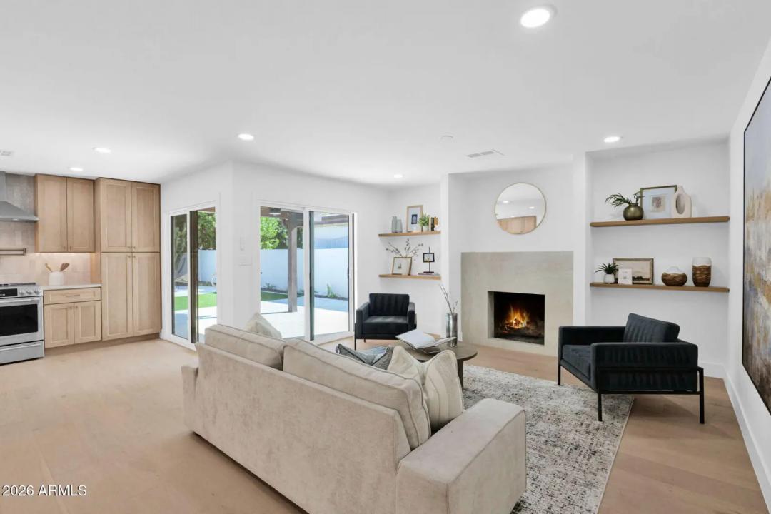 Real Estate Picture 23
