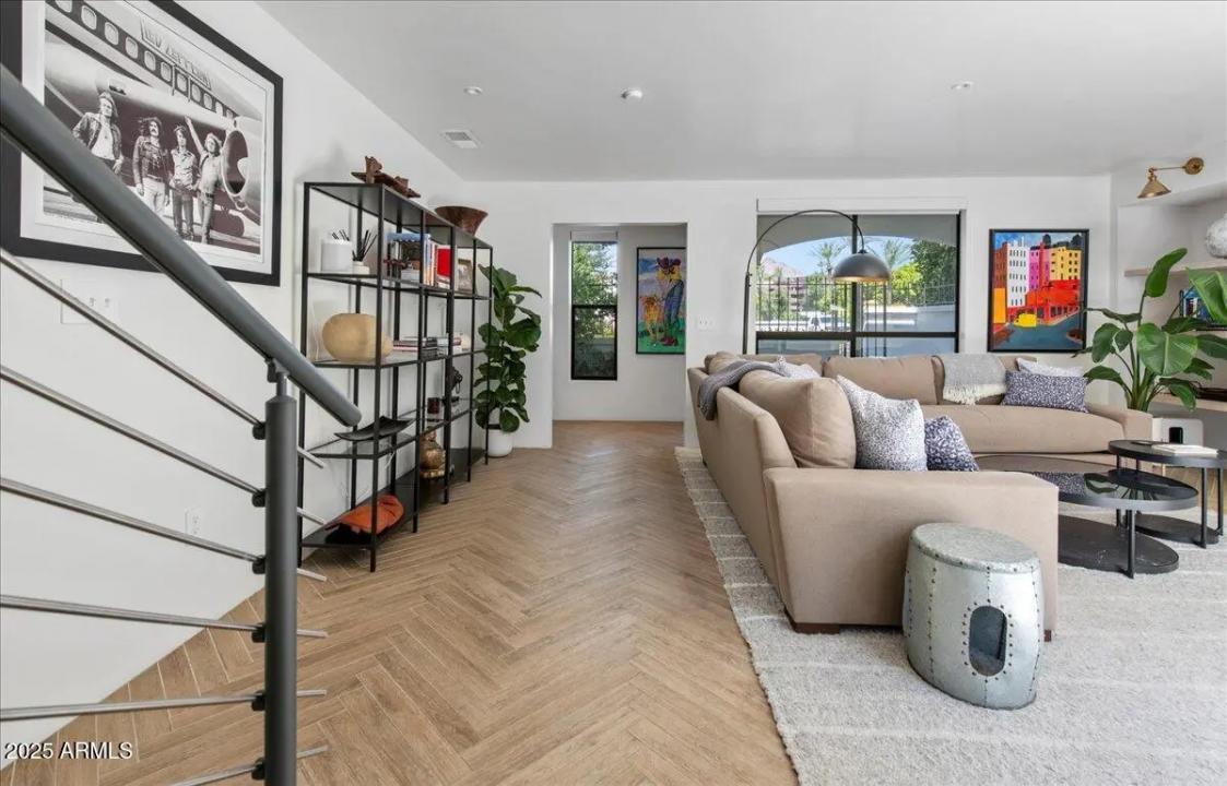 Real Estate Picture 3