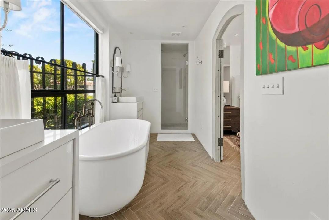 Real Estate Picture 22