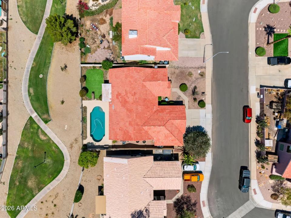 Real Estate Picture 35