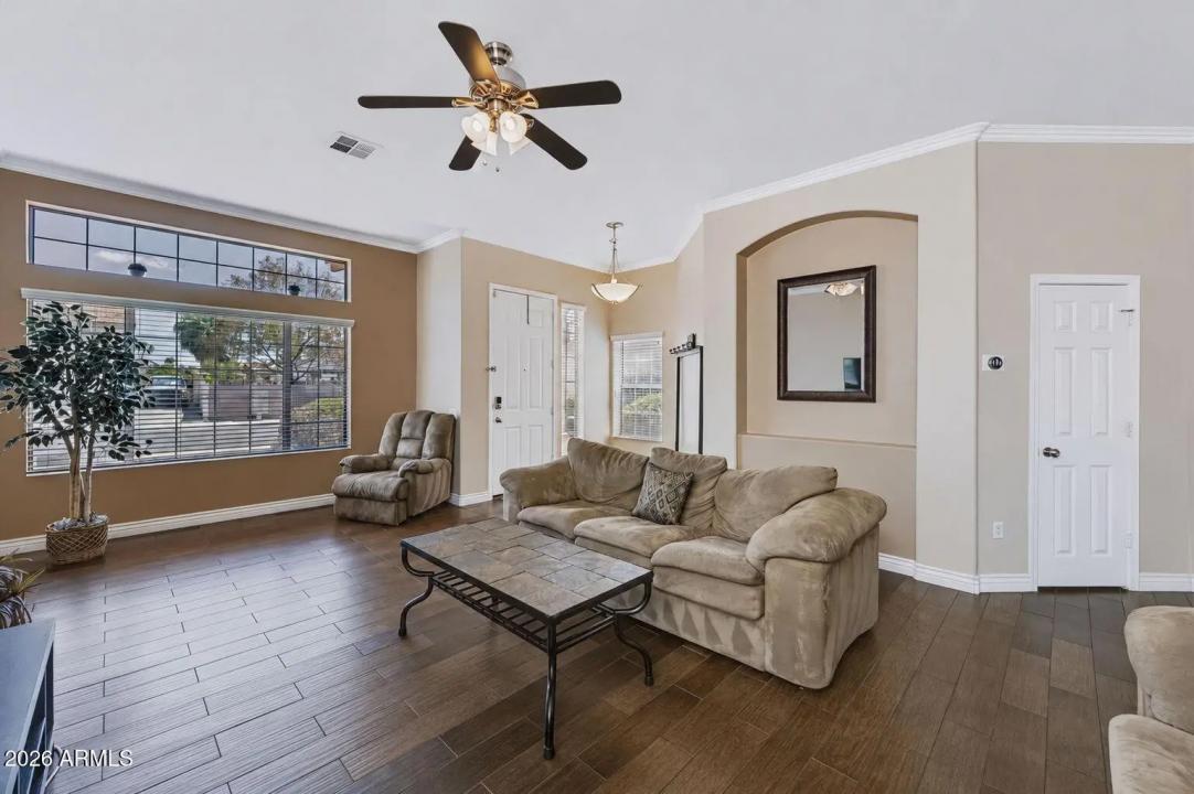 Real Estate Picture 4