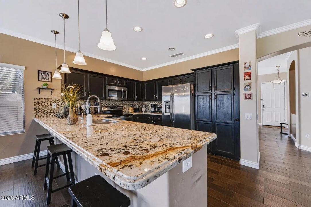 Real Estate Picture 6