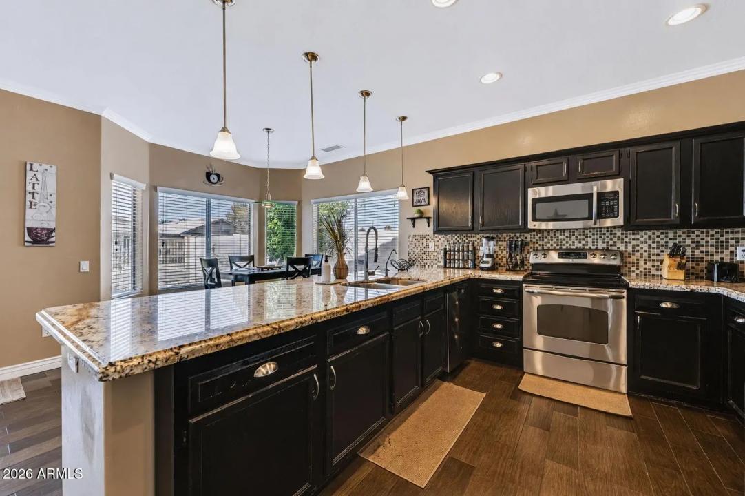 Real Estate Picture 7