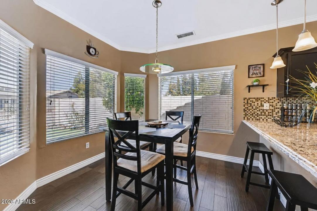 Real Estate Picture 8