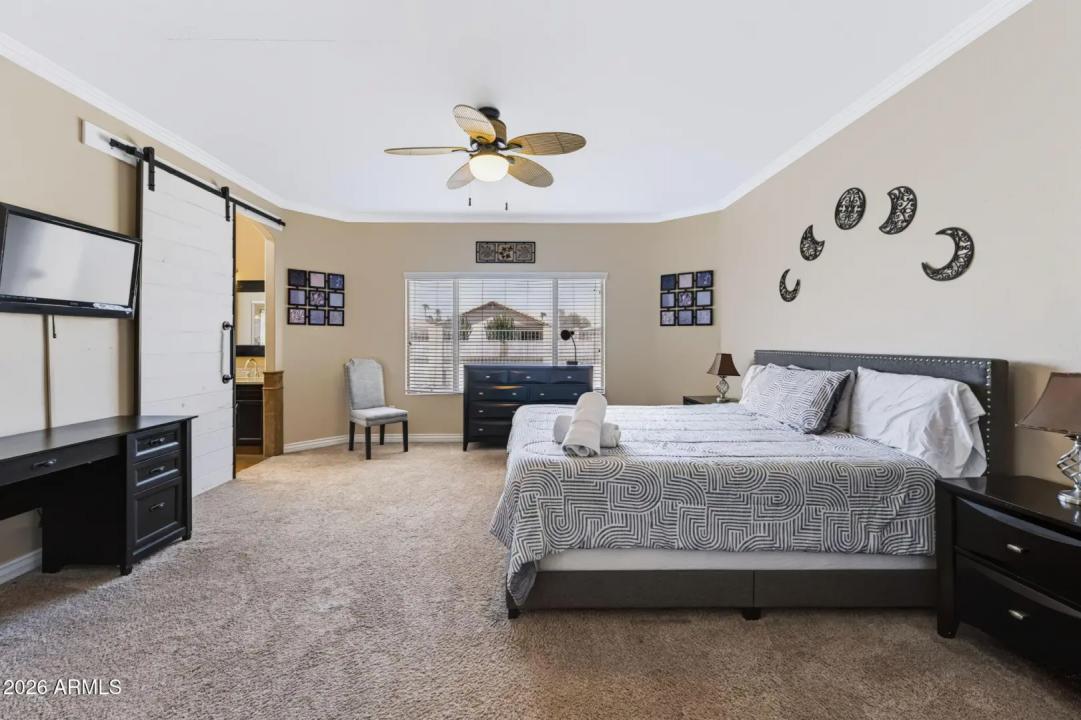 Real Estate Picture 11