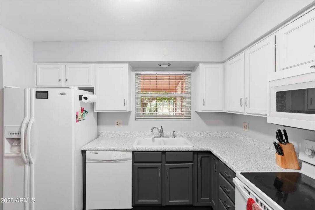 Real Estate Picture 9