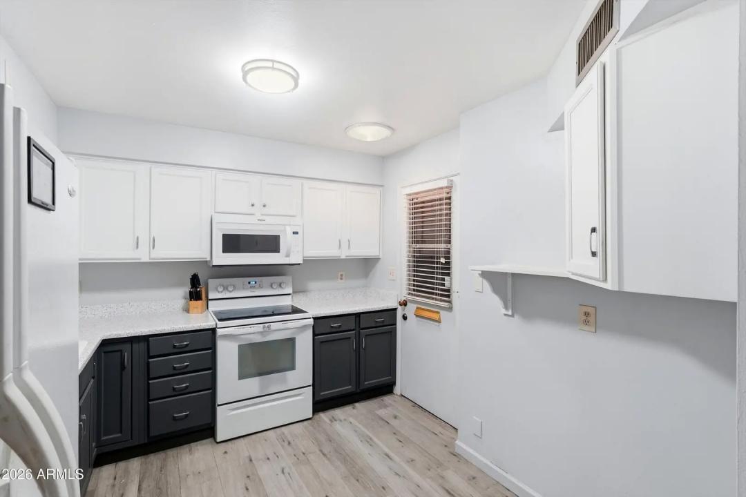 Real Estate Picture 10