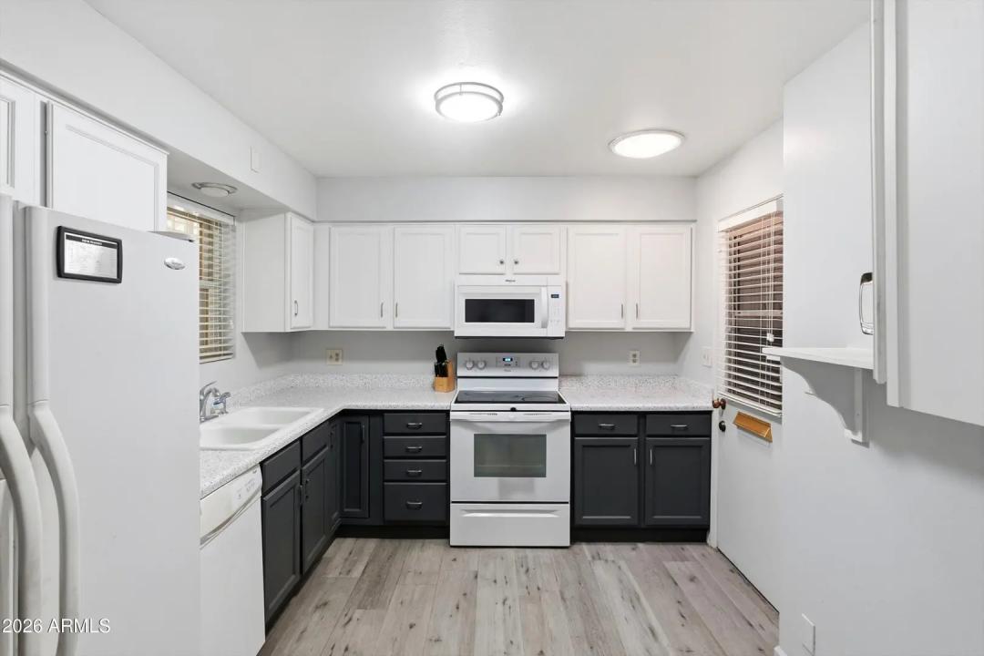 Real Estate Picture 11