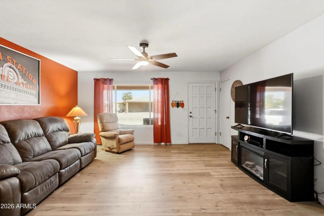 Real Estate Picture 3