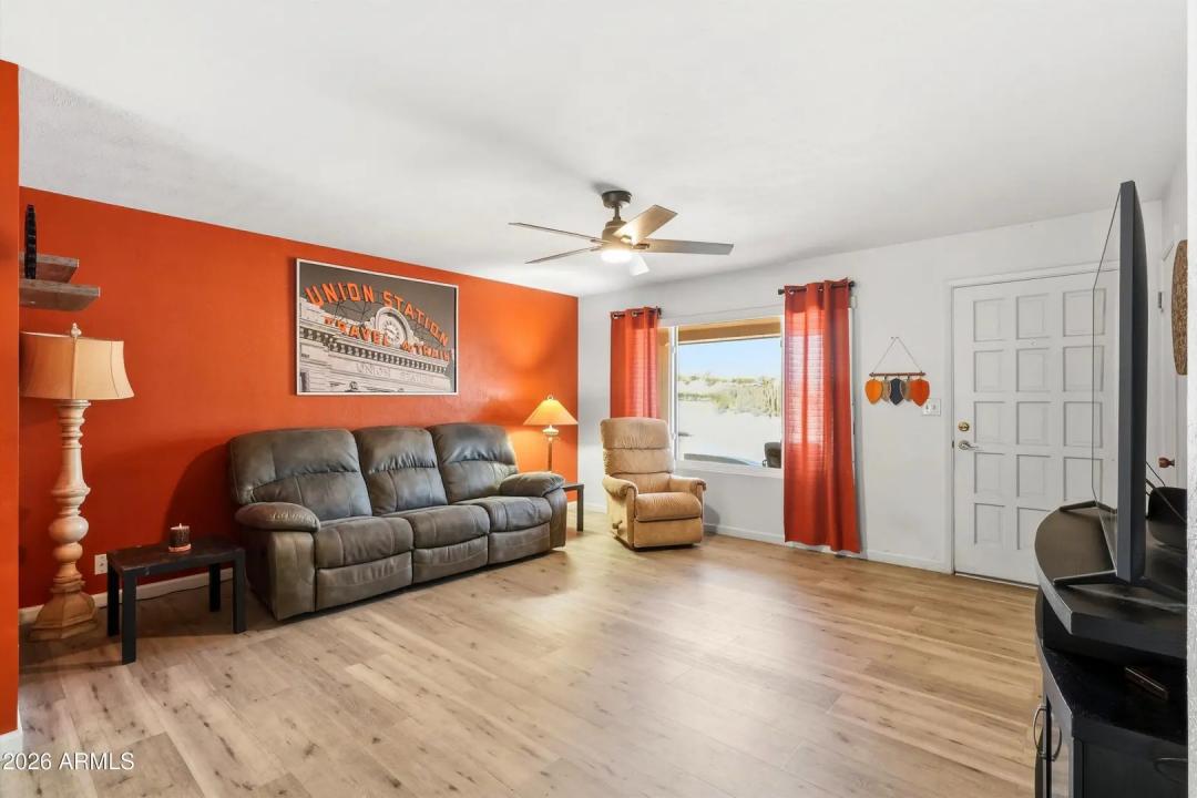 Real Estate Picture 4