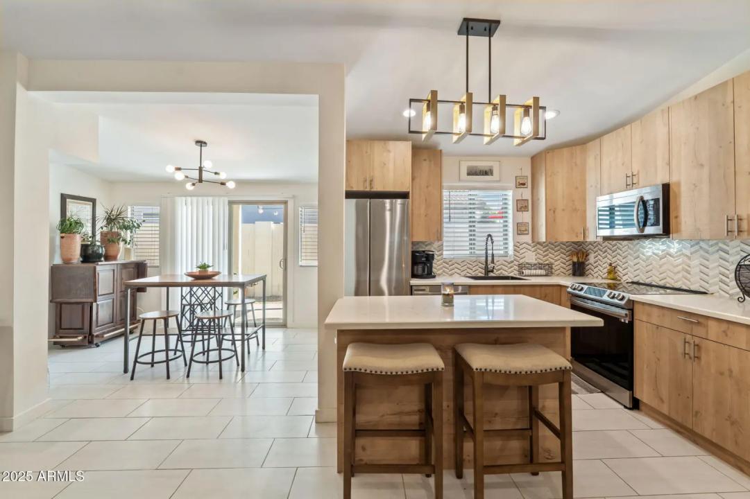 Real Estate Picture 4