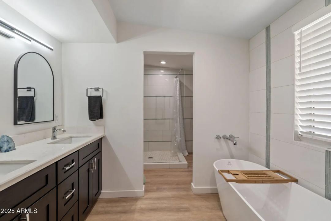 Real Estate Picture 9