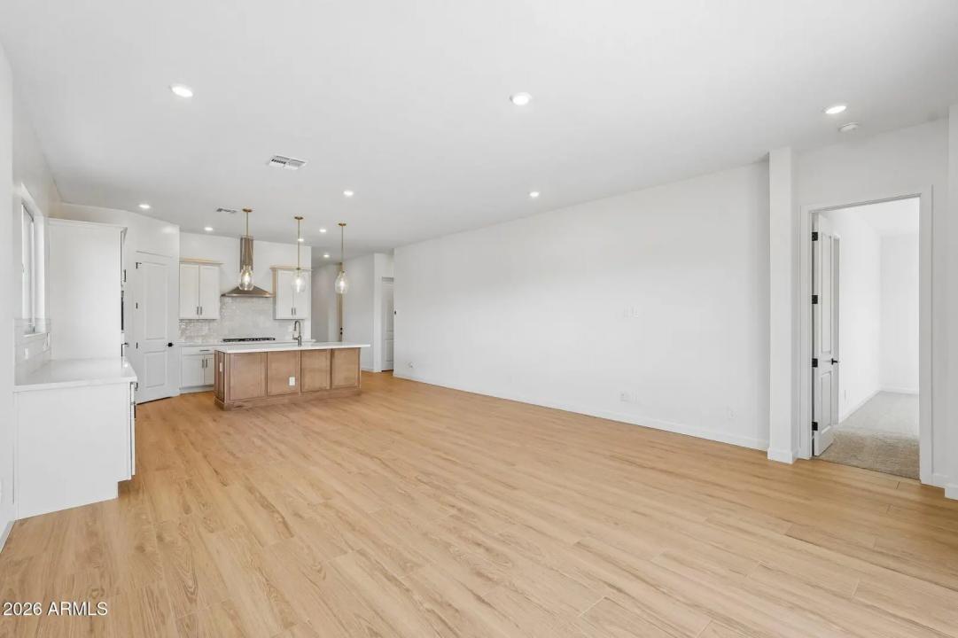 Real Estate Picture 6