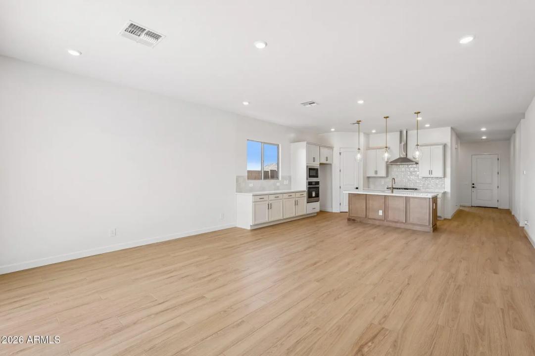 Real Estate Picture 7