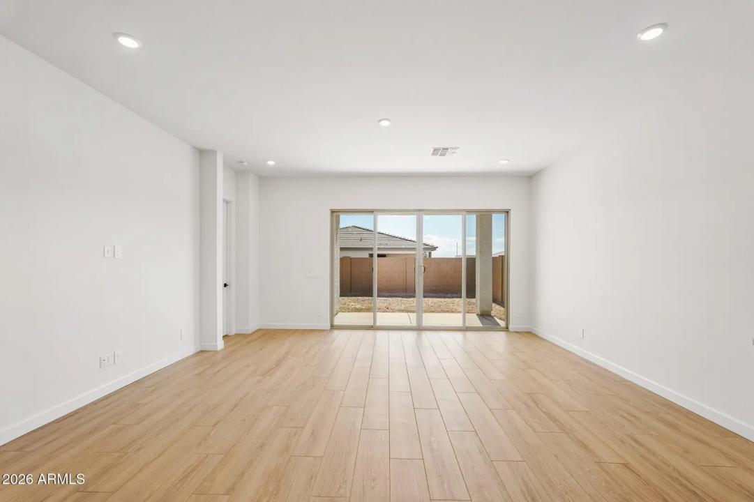 Real Estate Picture 8