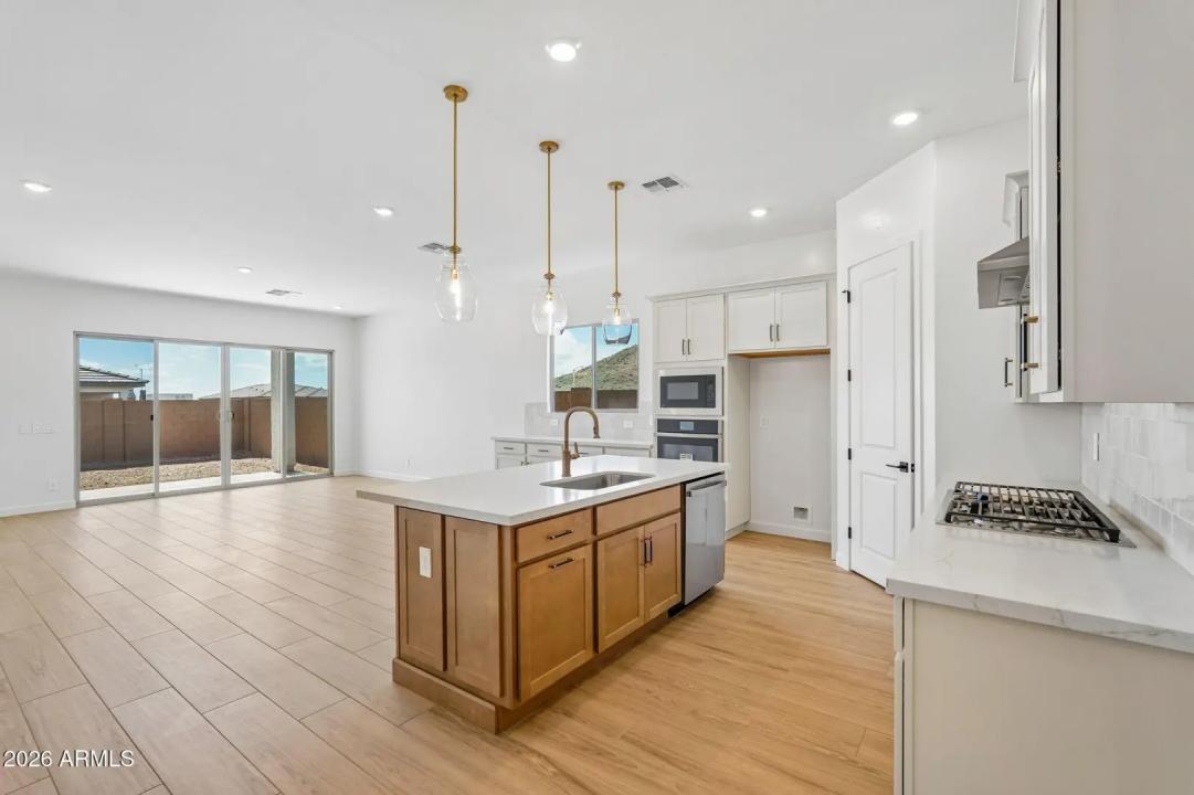 Real Estate Picture 9