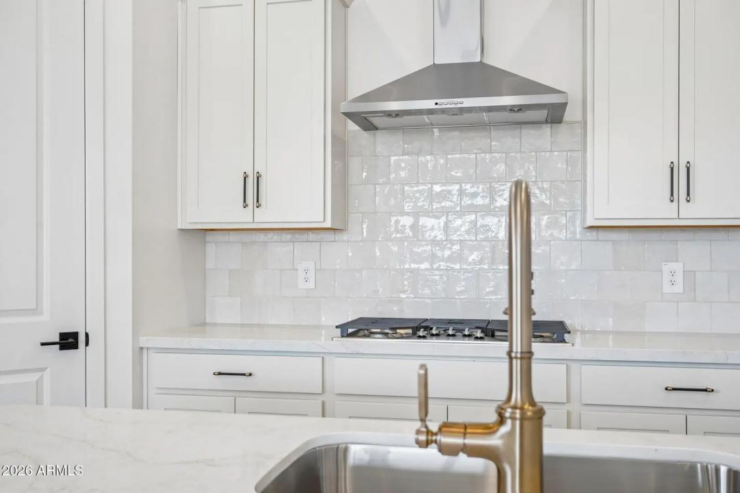 Real Estate Picture 11